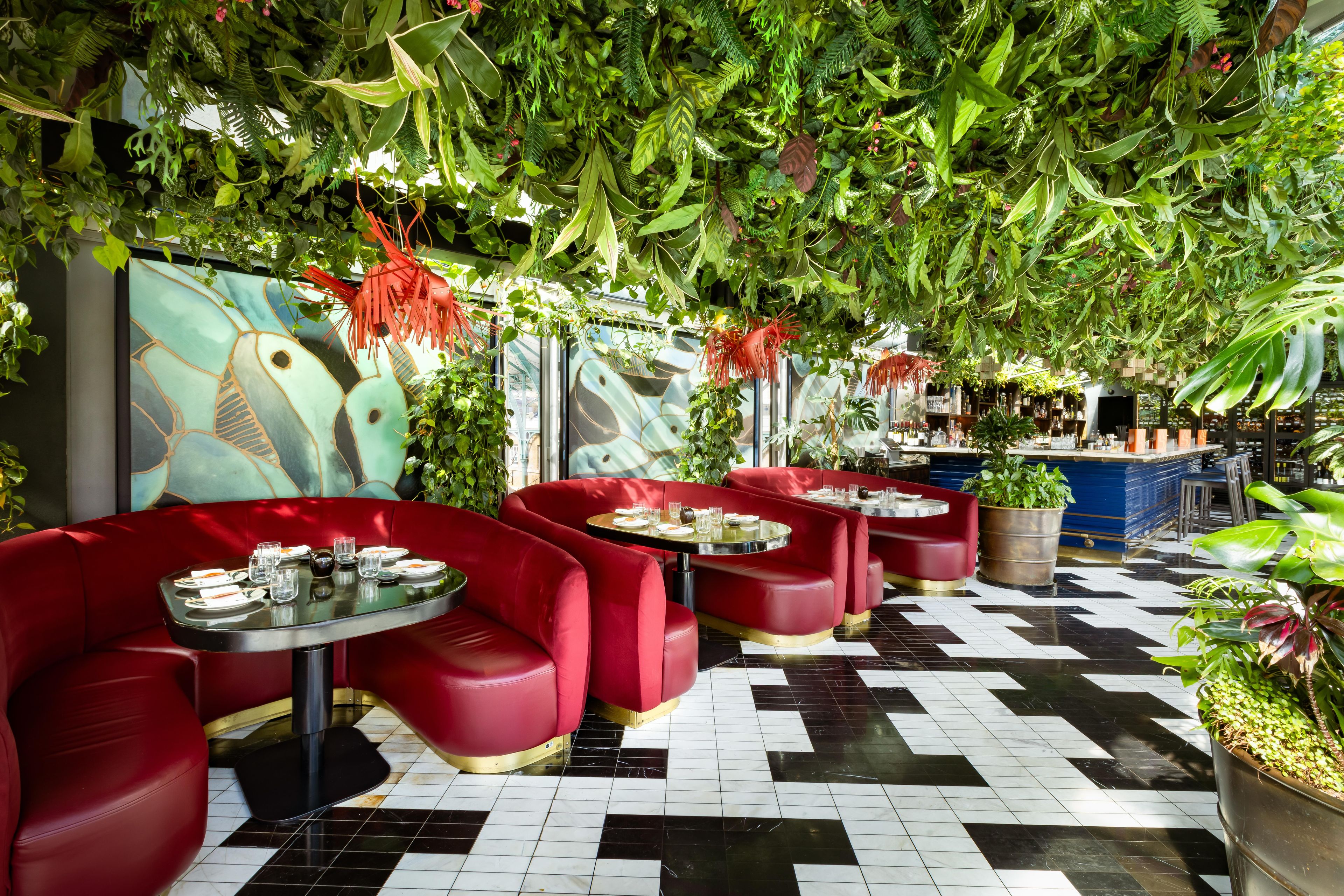 SUSHISAMBA COVENT GARDEN dining area with red booths