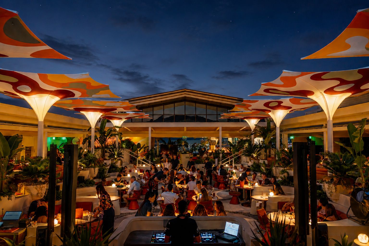 SUSHISAMBA LOS ANGELES dining room at night.