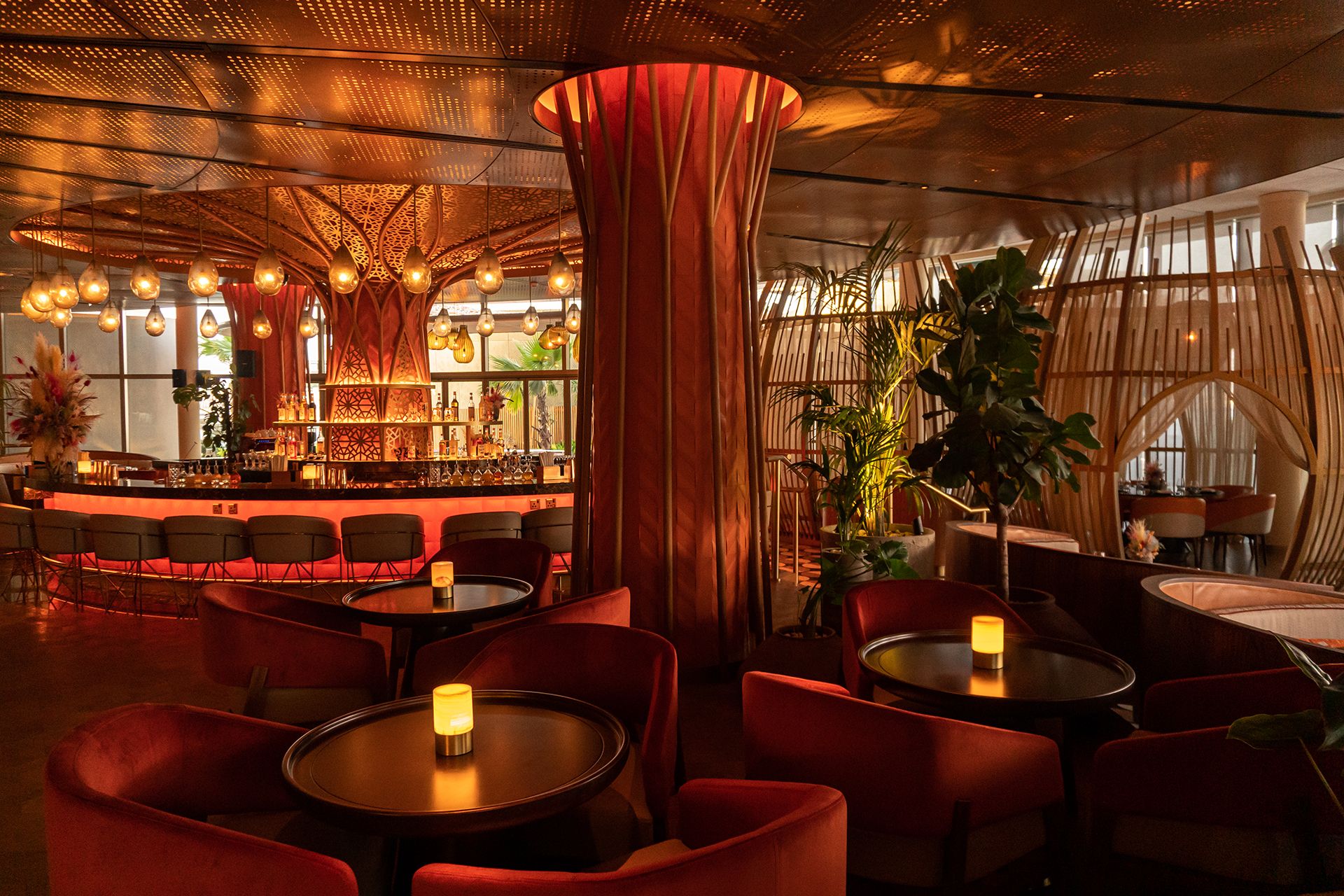 SUSHISAMBA DOHA dining room tables with lamps