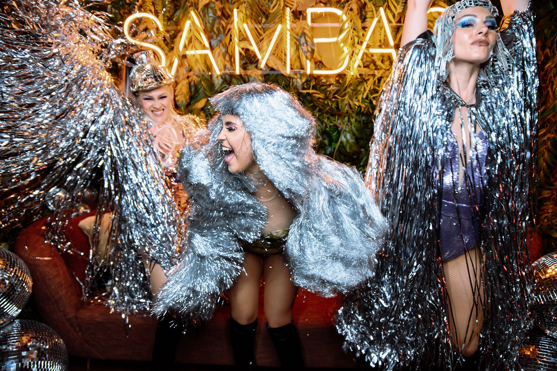 SAMBA ROOM AT SUSHISAMBA DUBAI DANCERS IN SILVER COSTUMES